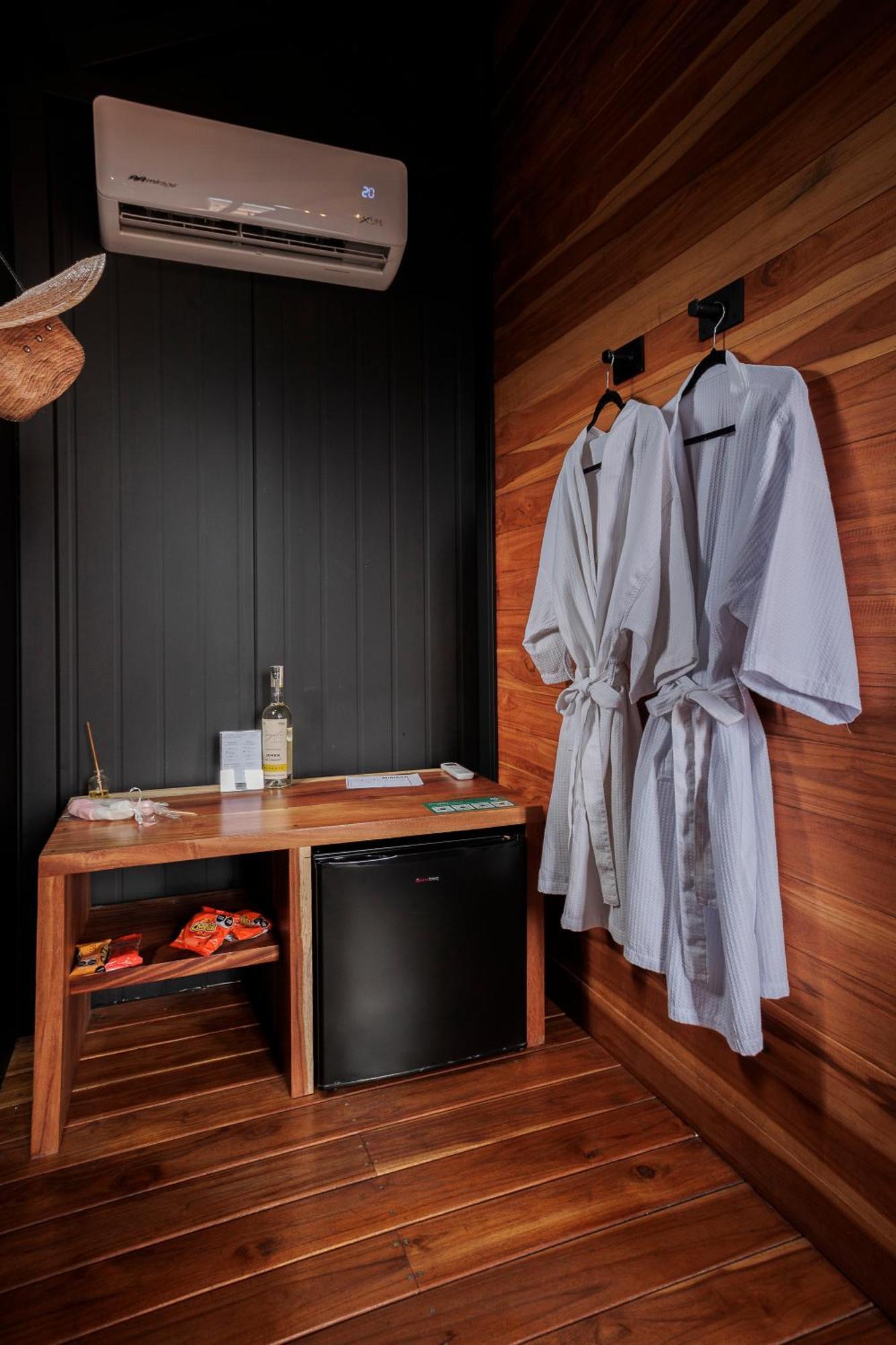 Hotel Coyote Alcocer Екстер'єр фото