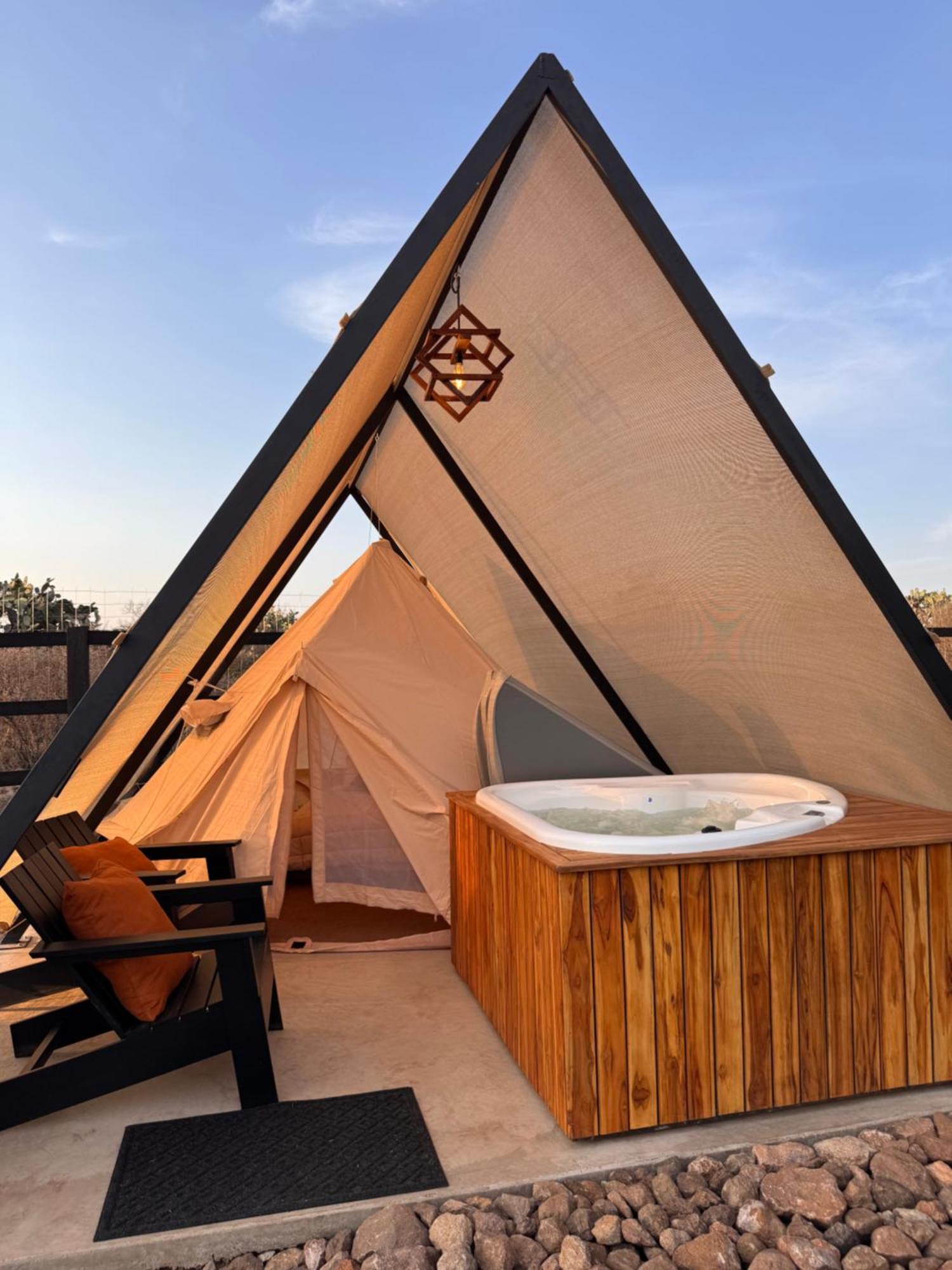 Hotel Coyote Alcocer Екстер'єр фото