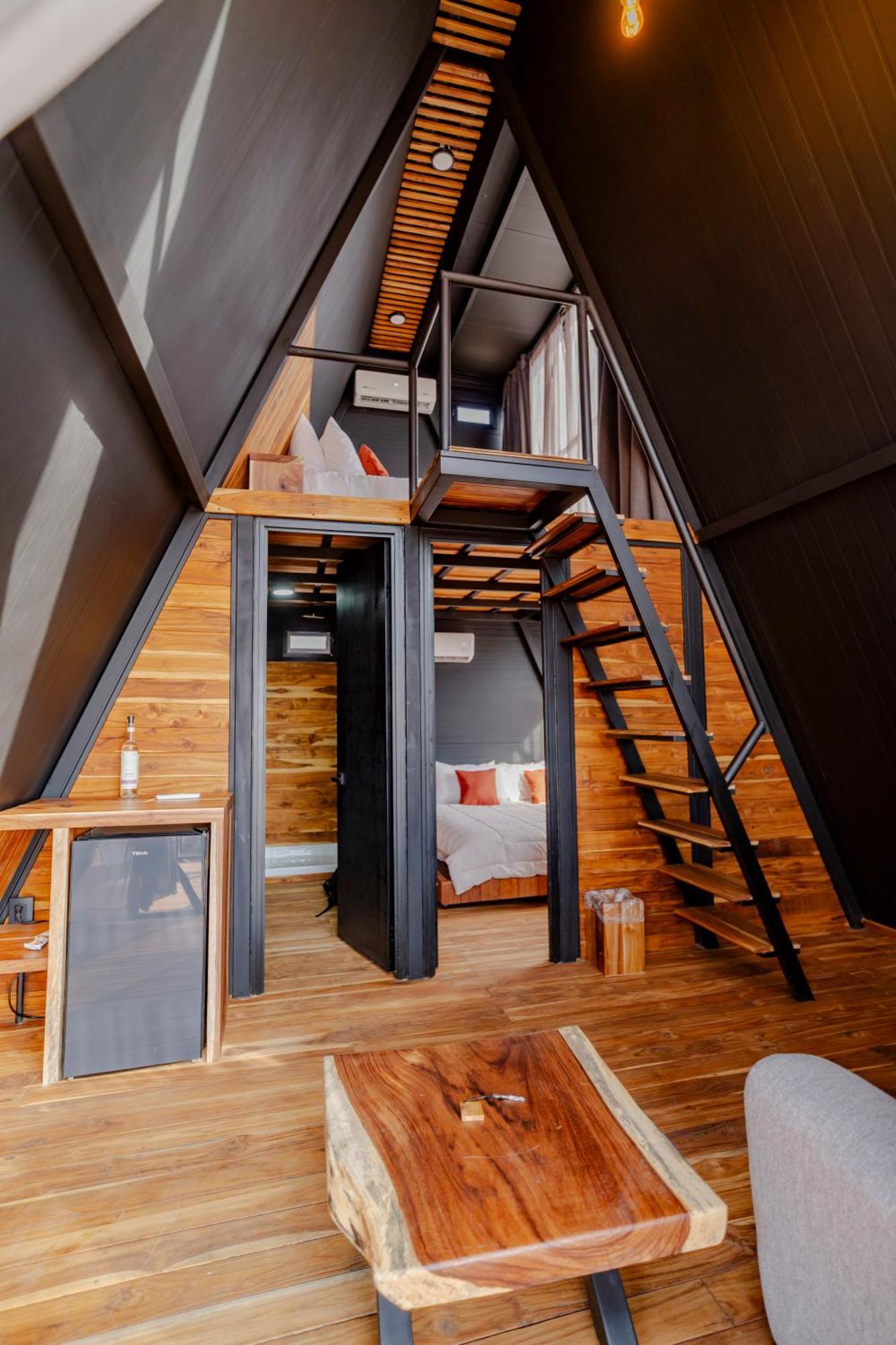 Hotel Coyote Alcocer Екстер'єр фото